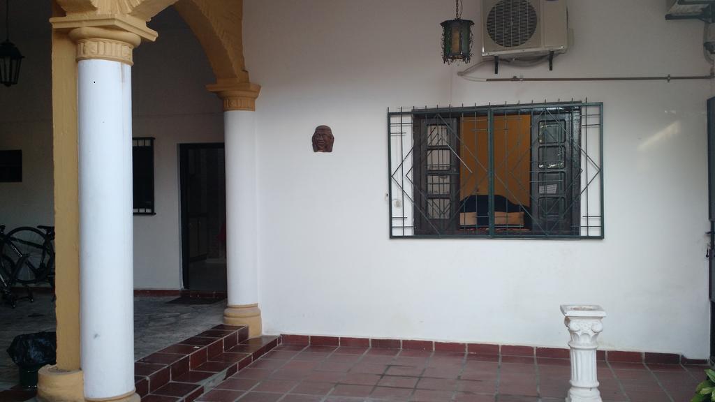 Residencia Leones De Castilla Асунсион Екстериор снимка