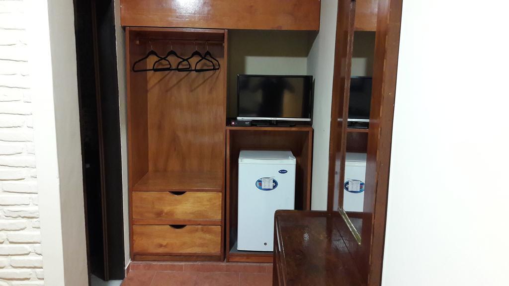 Residencia Leones De Castilla Асунсион Екстериор снимка