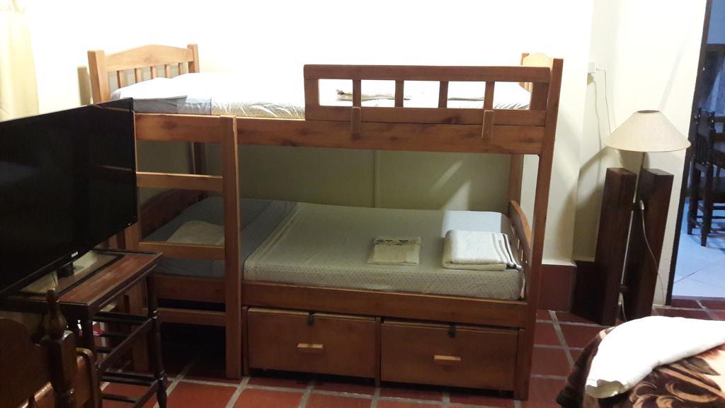 Residencia Leones De Castilla Асунсион Екстериор снимка