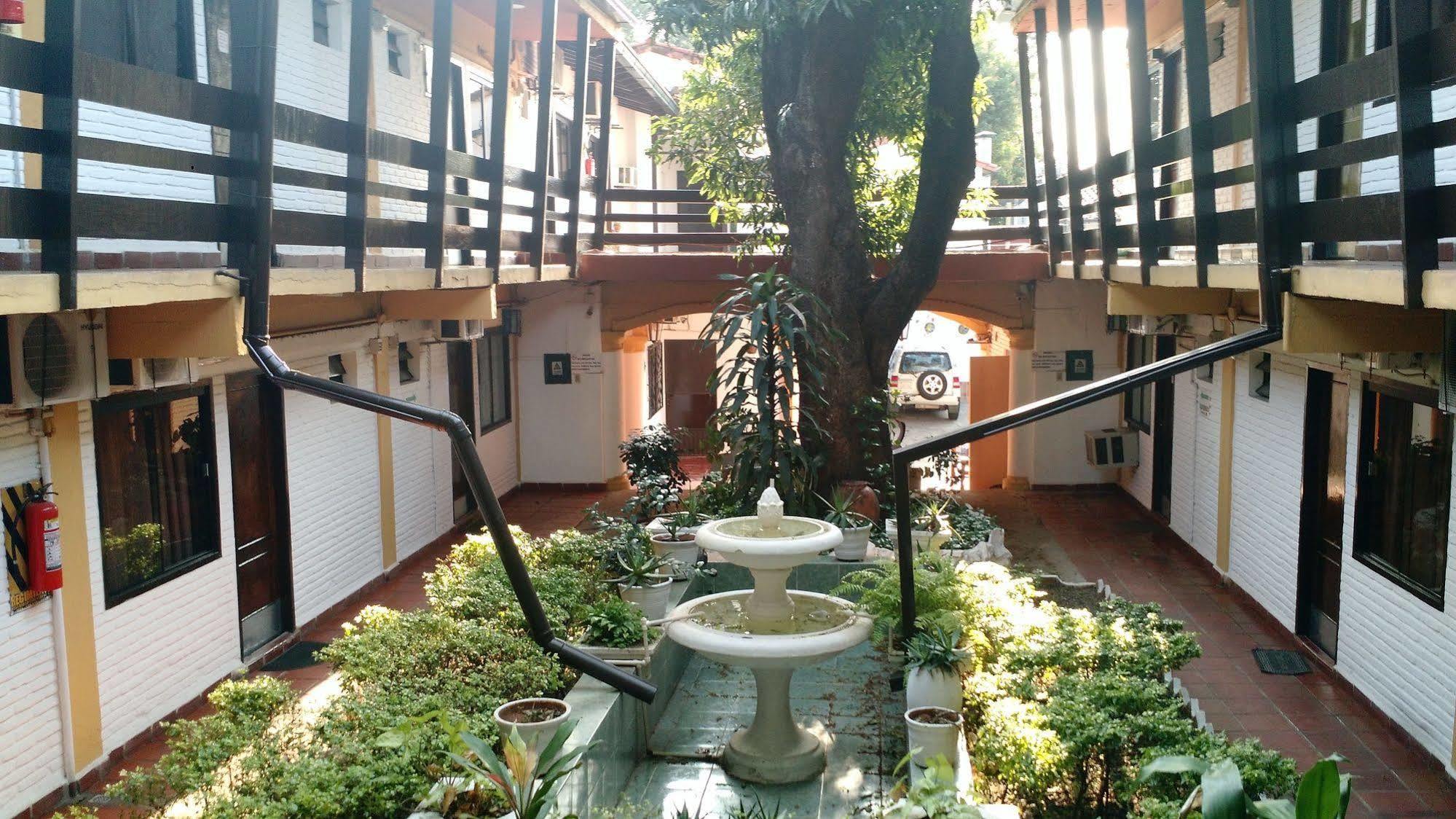 Residencia Leones De Castilla Асунсион Екстериор снимка