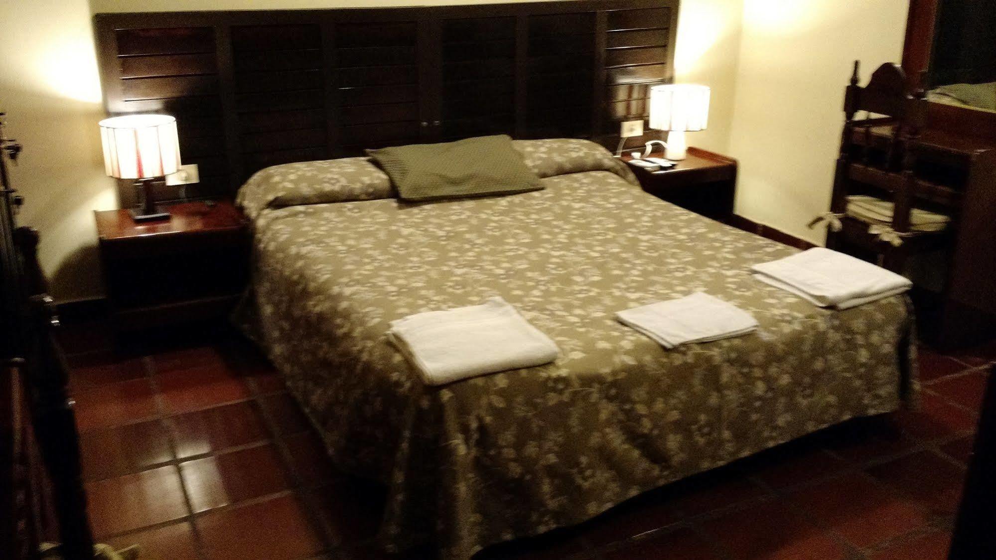 Residencia Leones De Castilla Асунсион Екстериор снимка