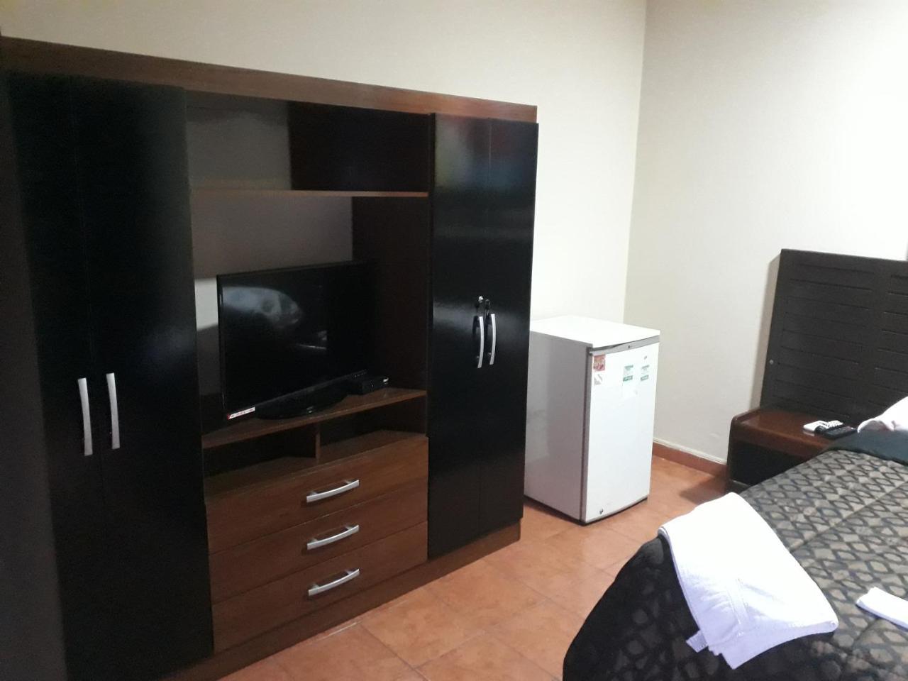Residencia Leones De Castilla Асунсион Екстериор снимка